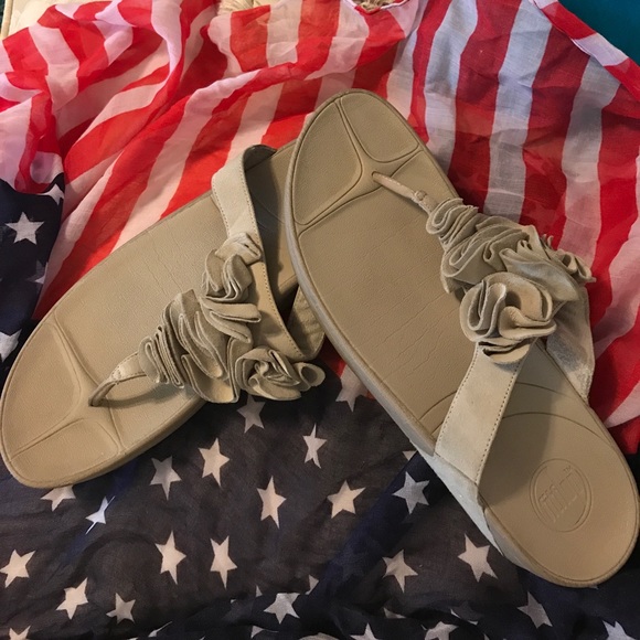 Fantastic ruffled Size 11 Fit Flops! - Picture 2 of 5